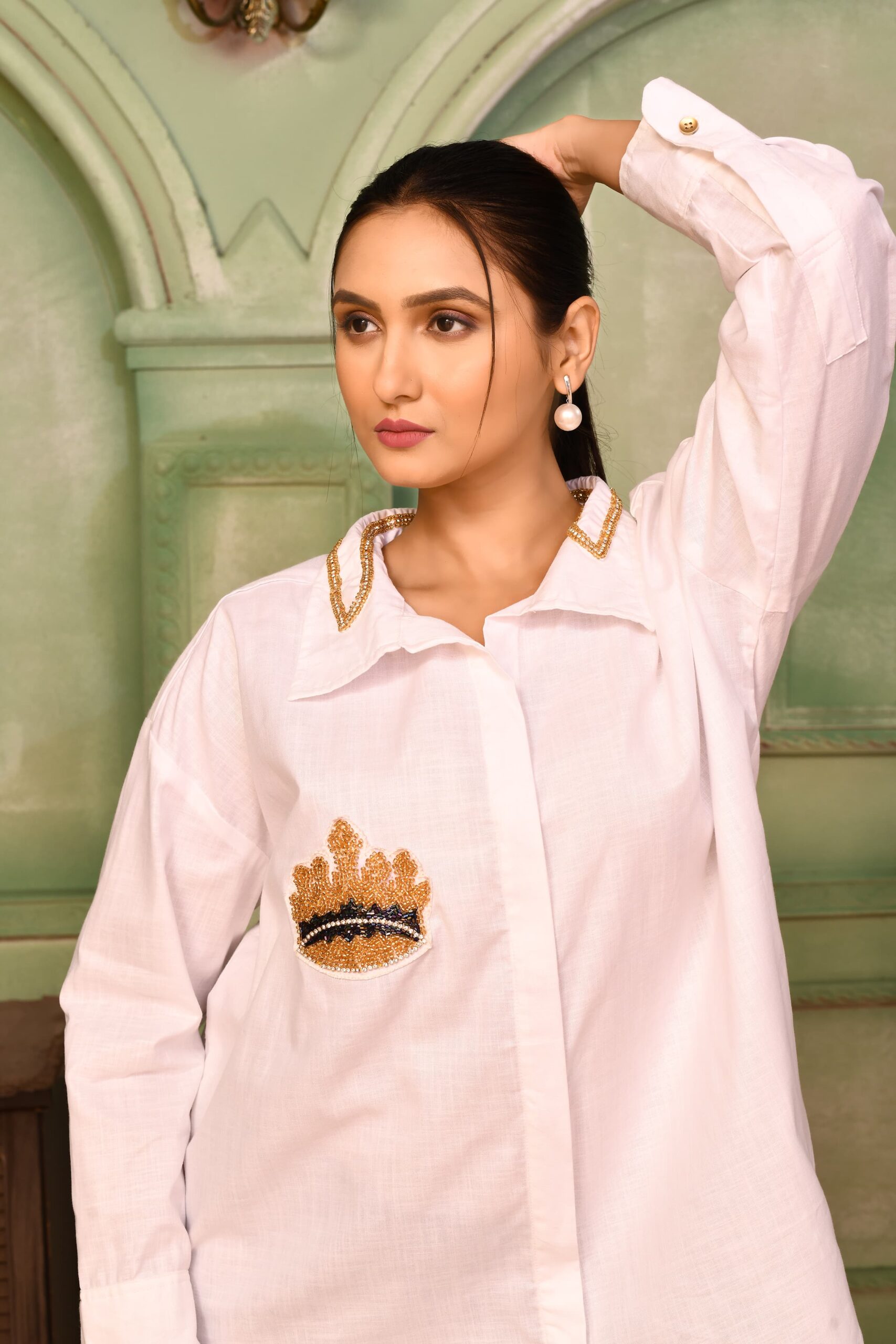 Queen Bee. Off White